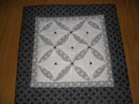 černobílý polštář